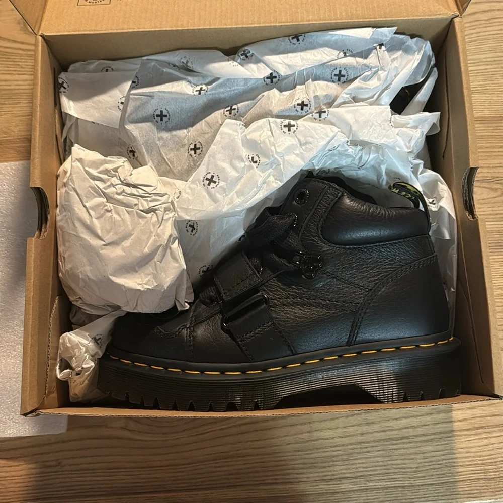 Doc Martens Zuma II boots - black, size 7. - Picture 4 of 11